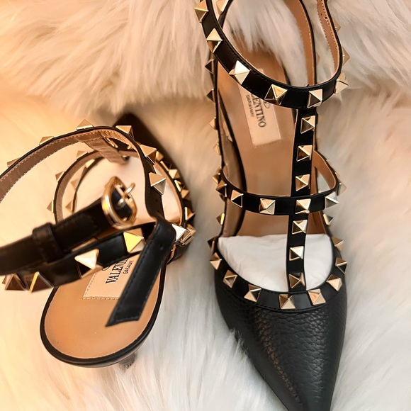 ROCKSTUD GRAINY LEATHER ANKLE STRAP PUMP - Picture 13 of 16